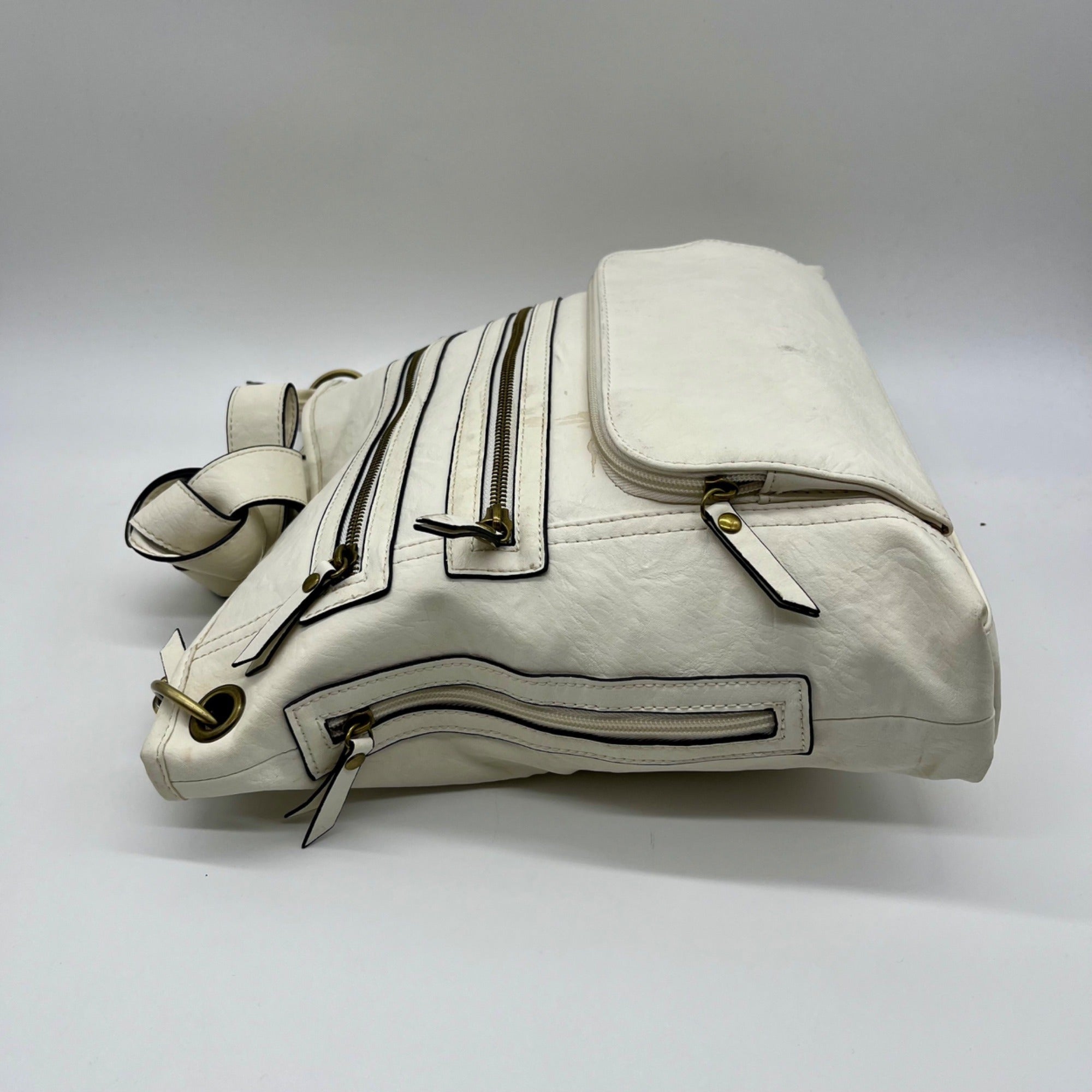 Bueno White Faux Leather Multi-Pocket Crossbody Bag