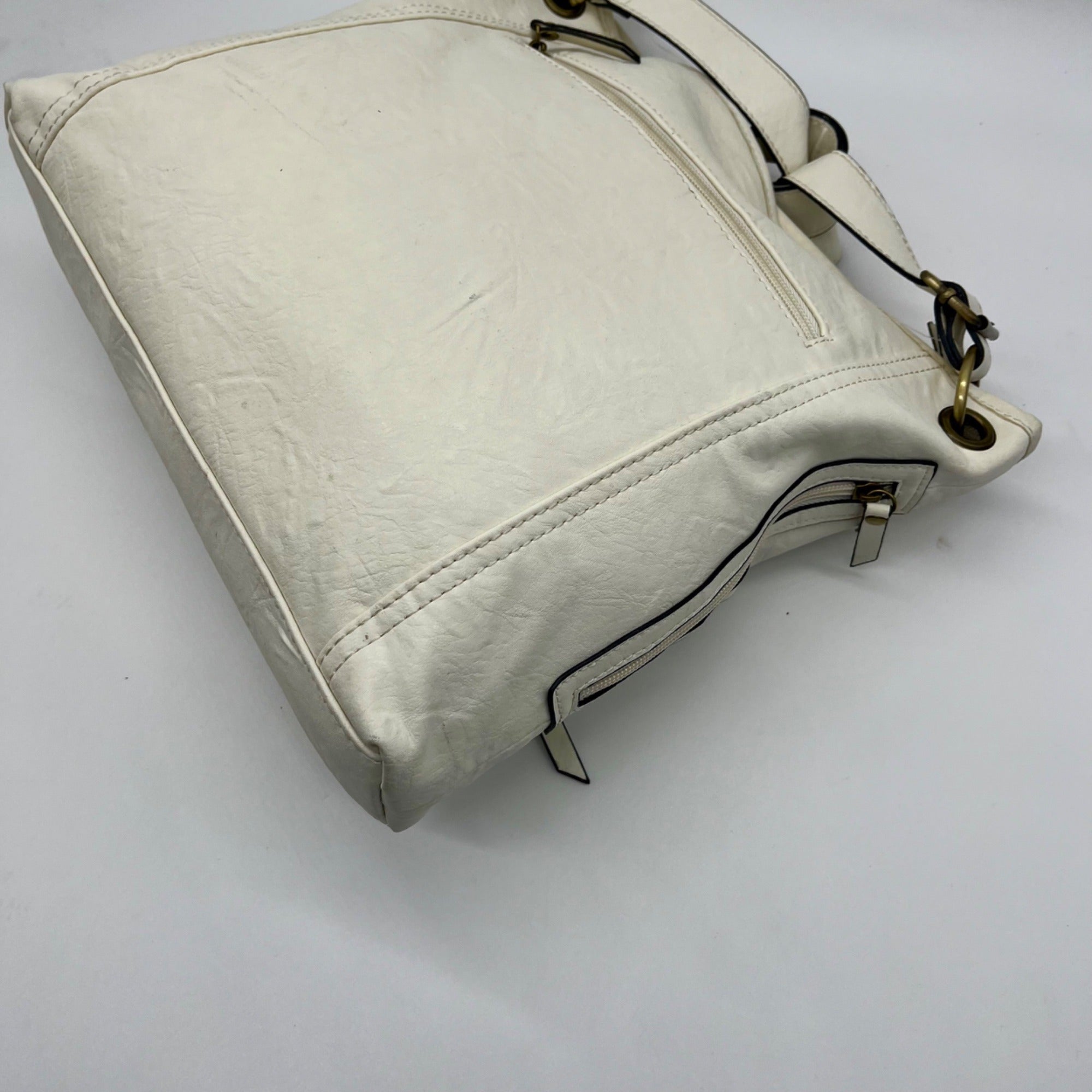 Bueno White Faux Leather Multi-Pocket Crossbody Bag