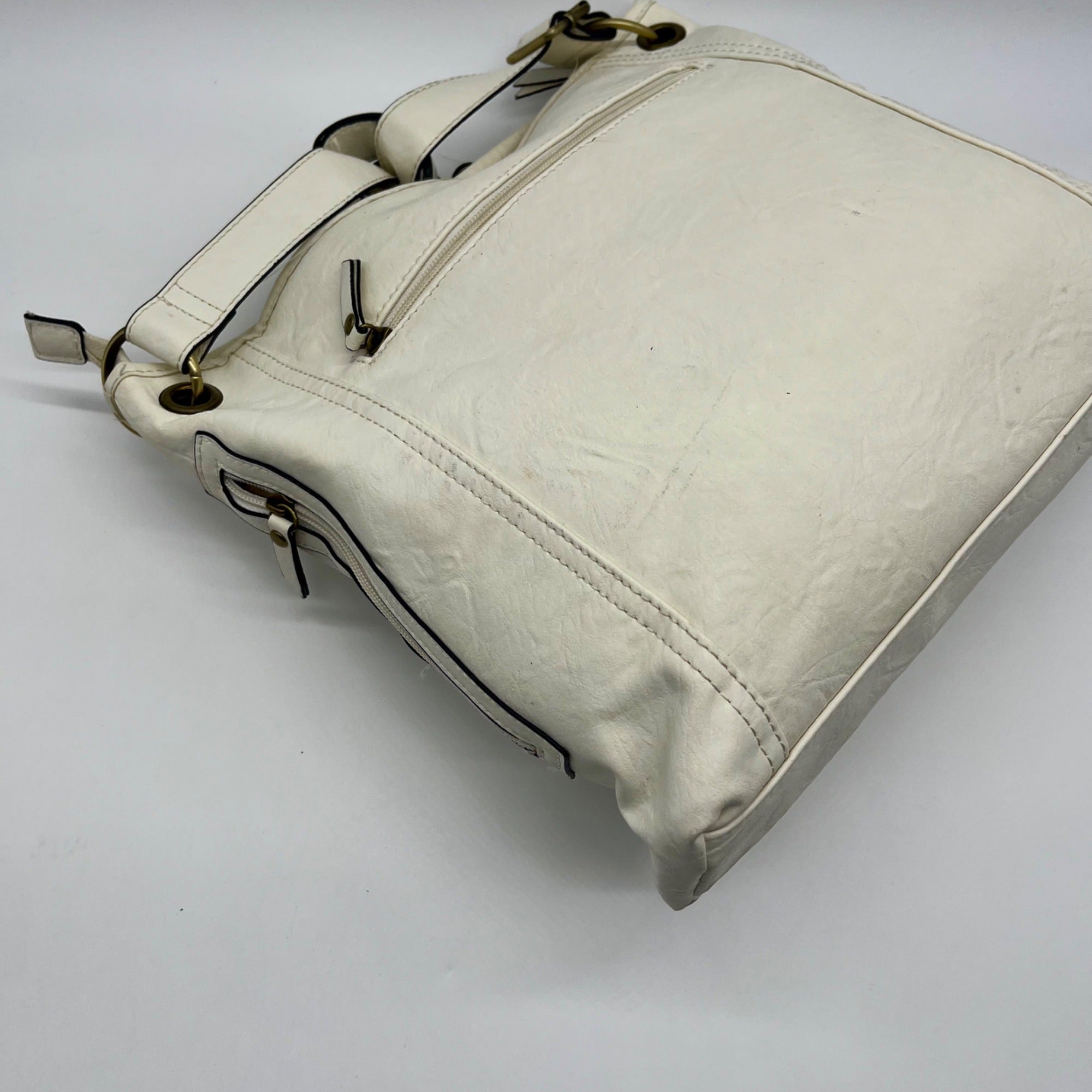 Bueno White Faux Leather Multi-Pocket Crossbody Bag