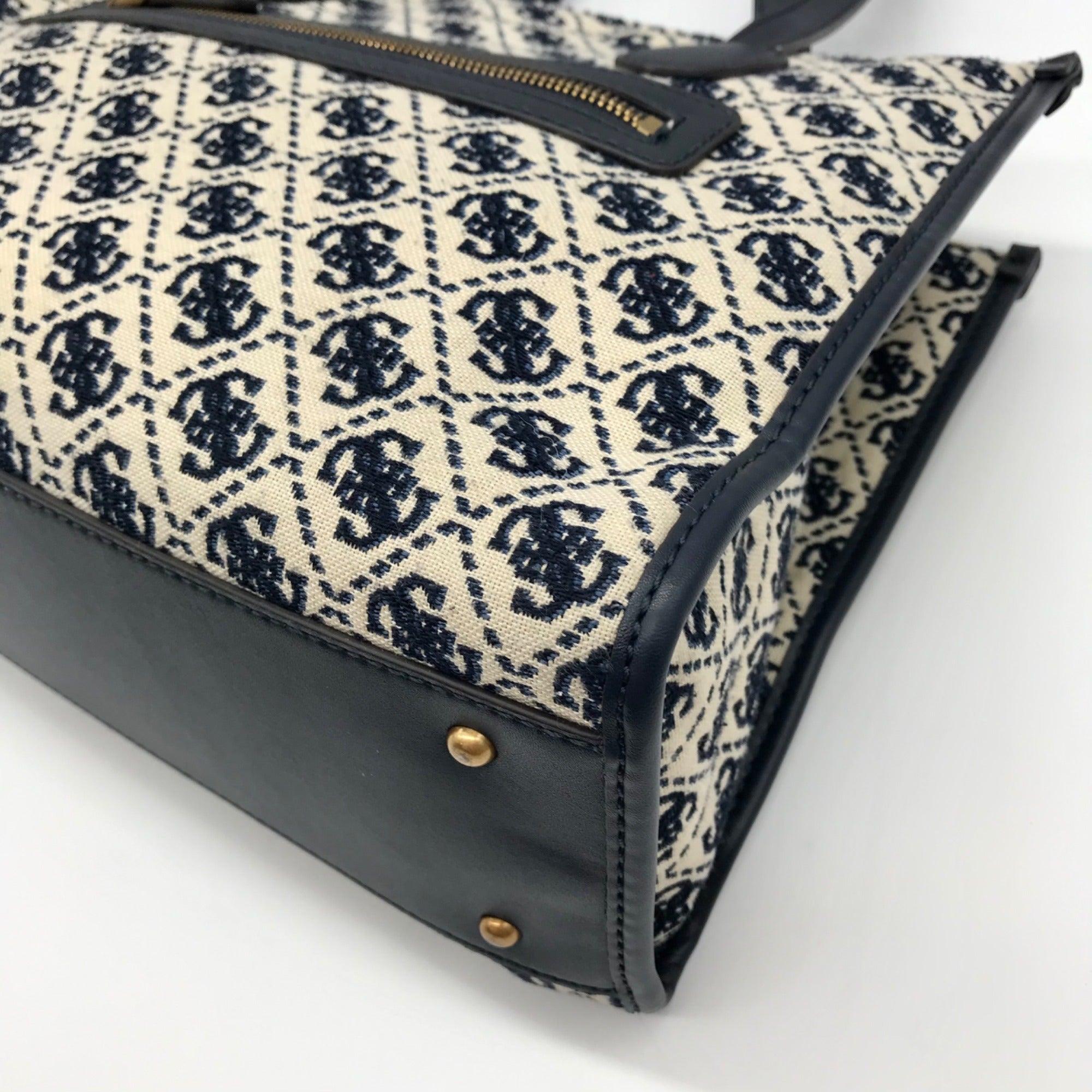 Guess Beige &amp; Blue Jacquard Izzy 2-Compartment Tote Bag