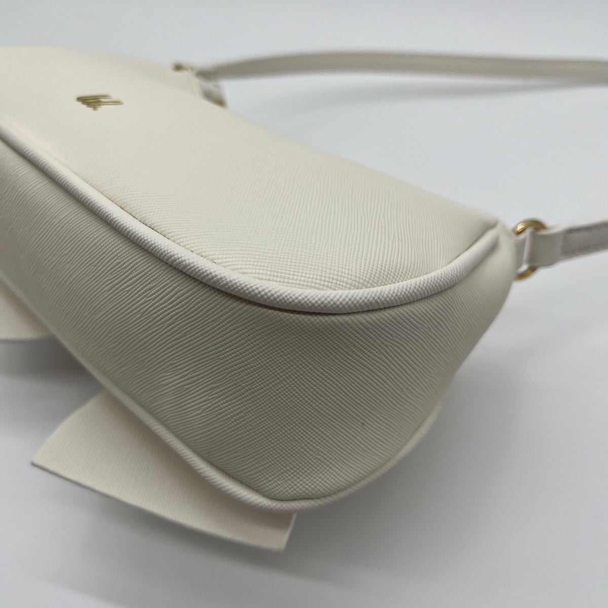 Like Dreams Off-White Bow Baguette Shoulder Bag
