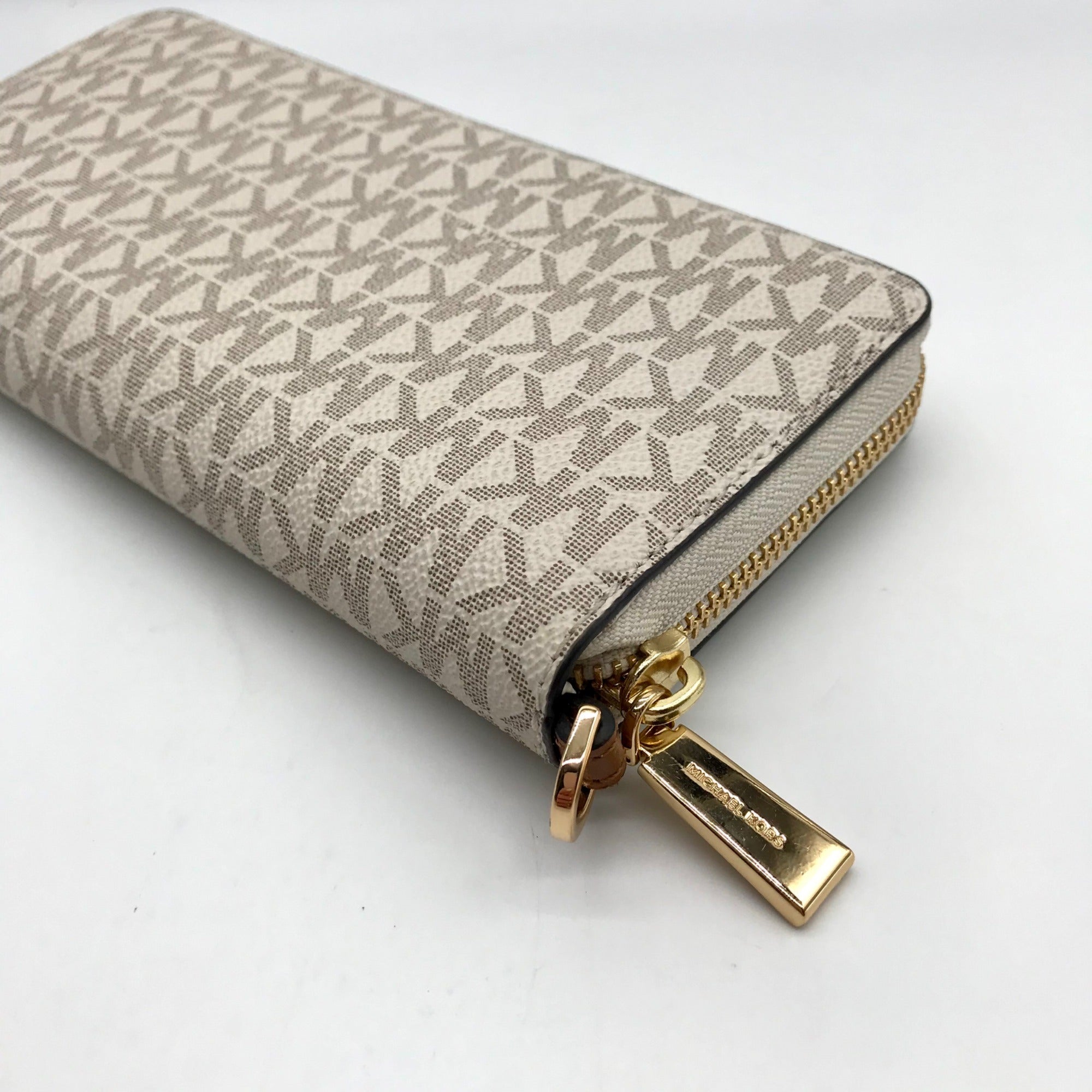 Michael Kors Vanilla Coated Canvas Monogram Jet Set Travel Continental Wallet