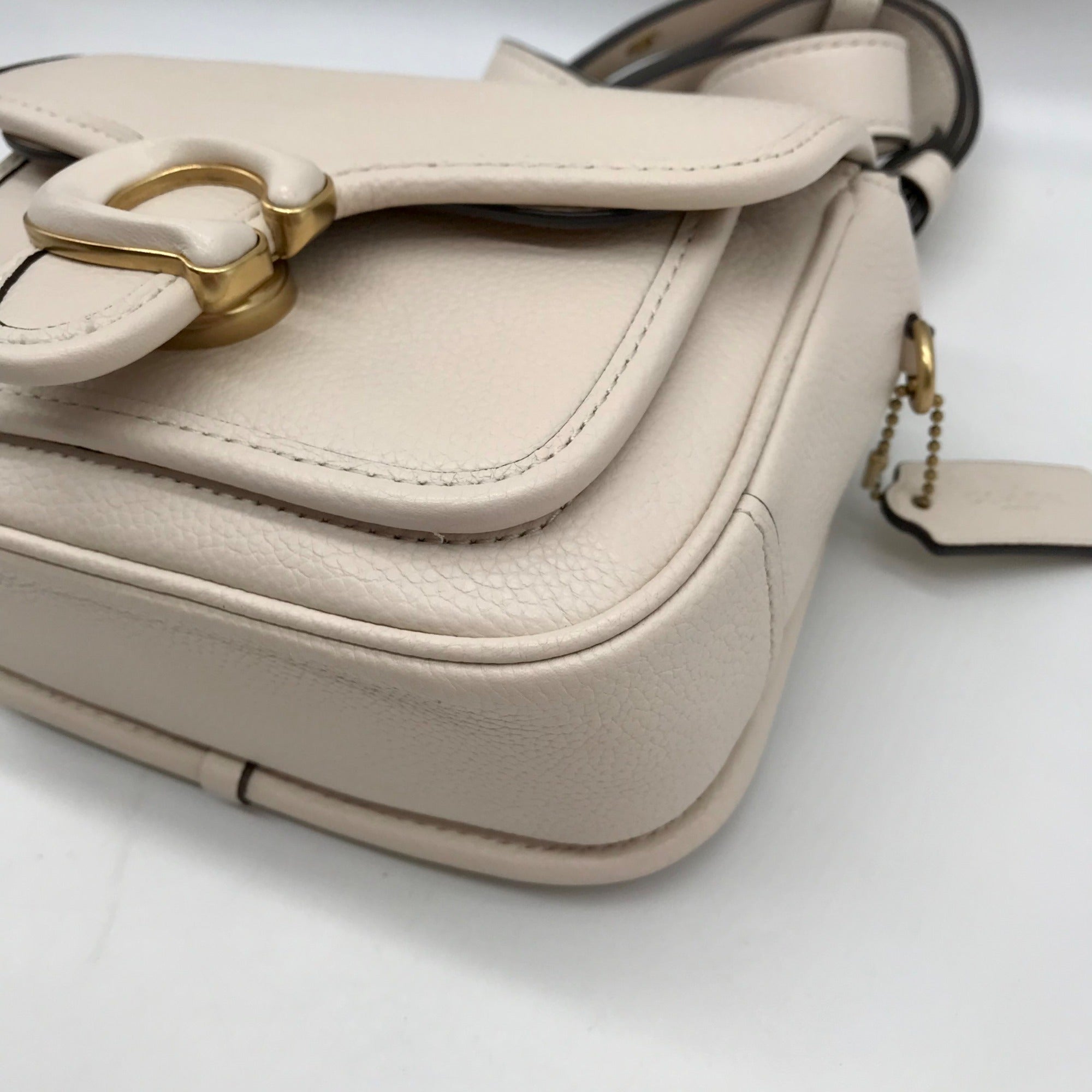 Coach White Pebbled Leather Tabby Messenger 19 Crossbody CJ846