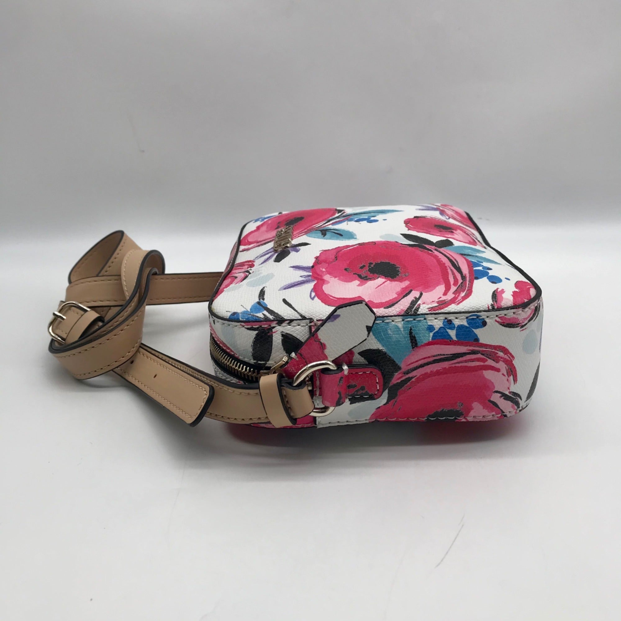 Guess White Floral Kamryn Crossbody Top Zip Bag