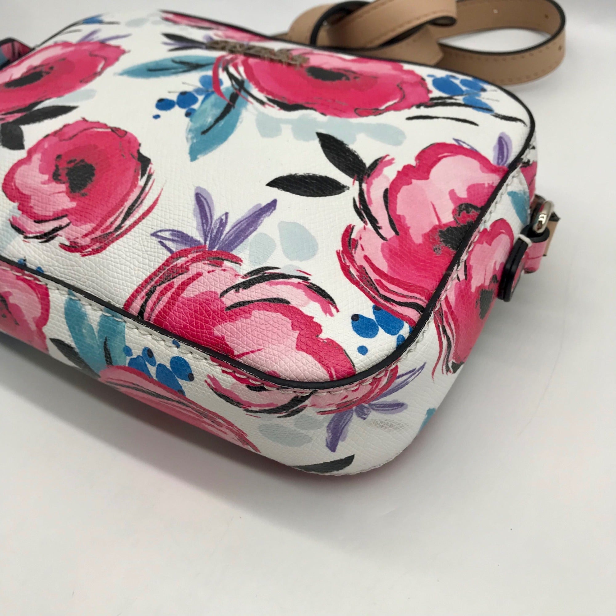 Guess White Floral Kamryn Crossbody Top Zip Bag
