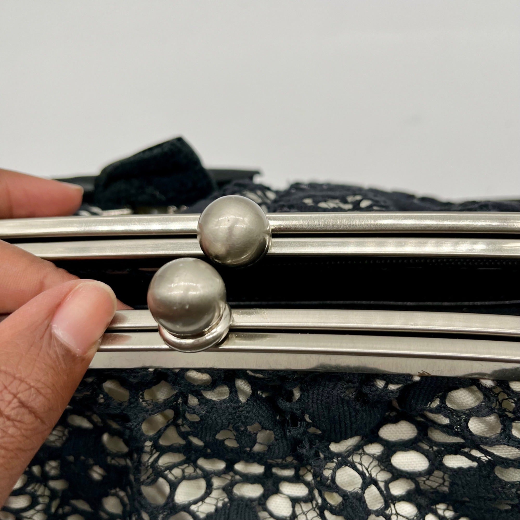 Nicole Lee Black &amp; White Lace Kiss-Lock Clutch Purse