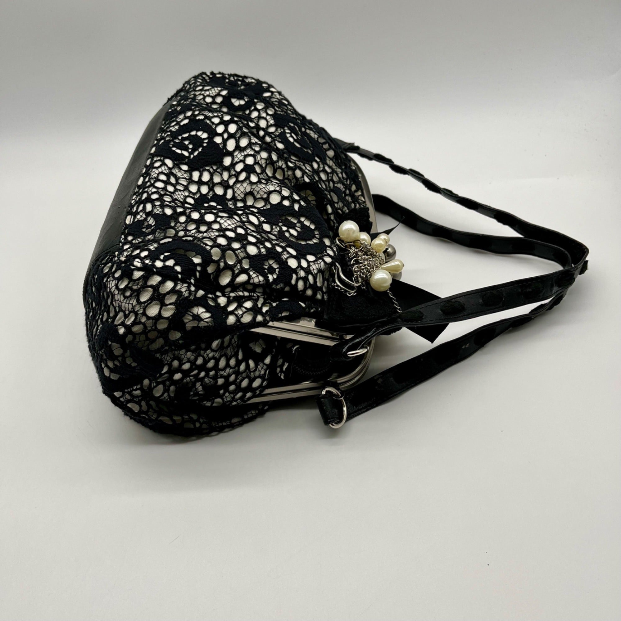 Nicole Lee Black &amp; White Lace Kiss-Lock Clutch Purse