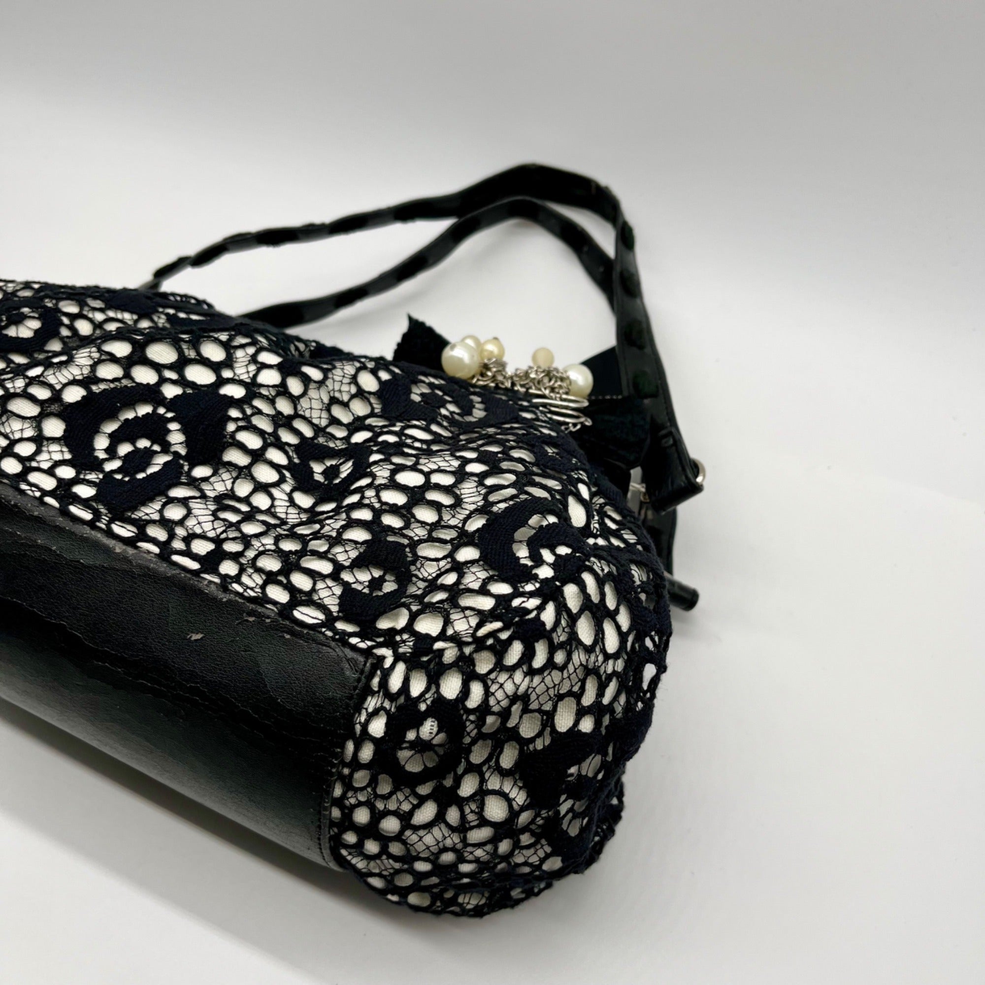 Nicole Lee Black &amp; White Lace Kiss-Lock Clutch Purse