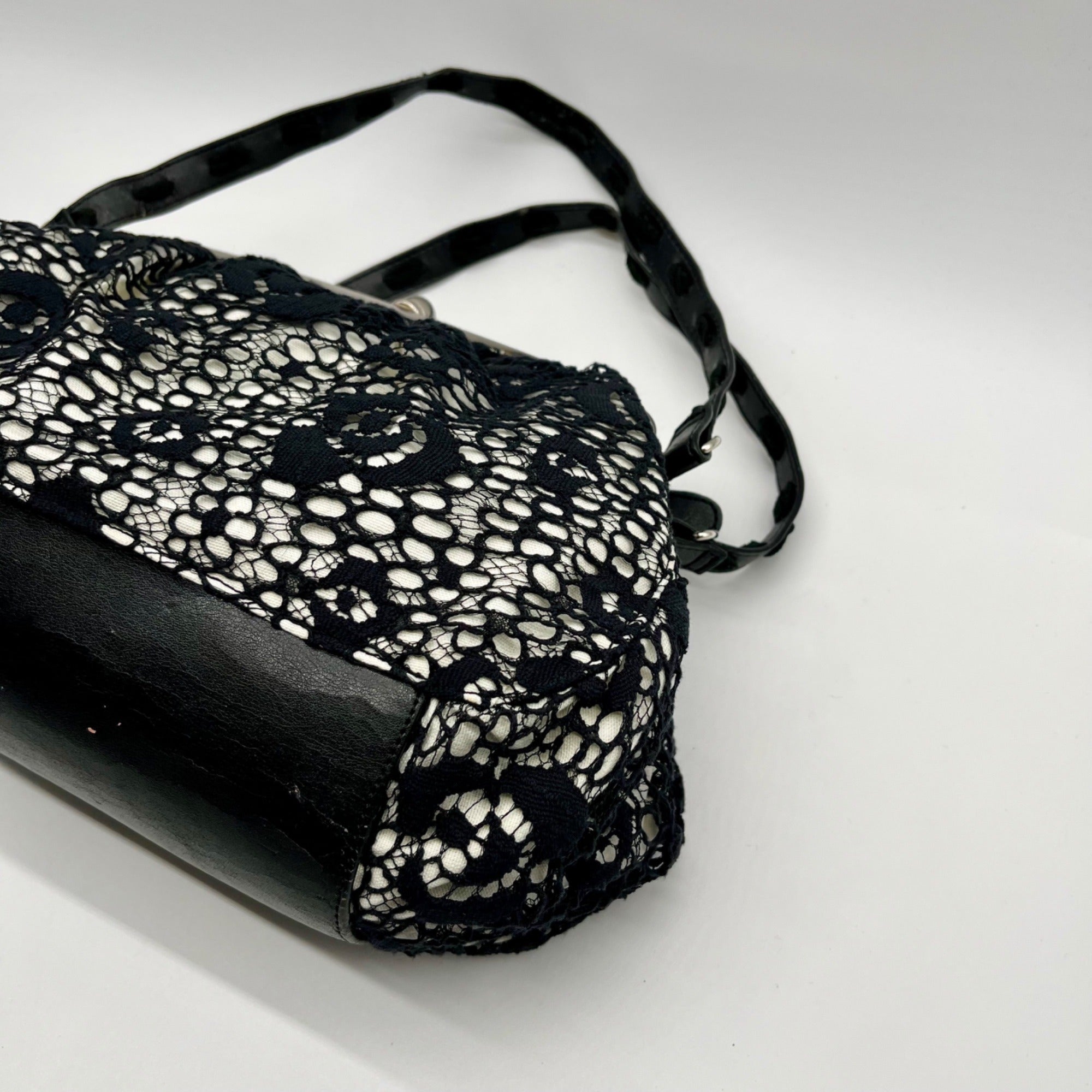 Nicole Lee Black &amp; White Lace Kiss-Lock Clutch Purse