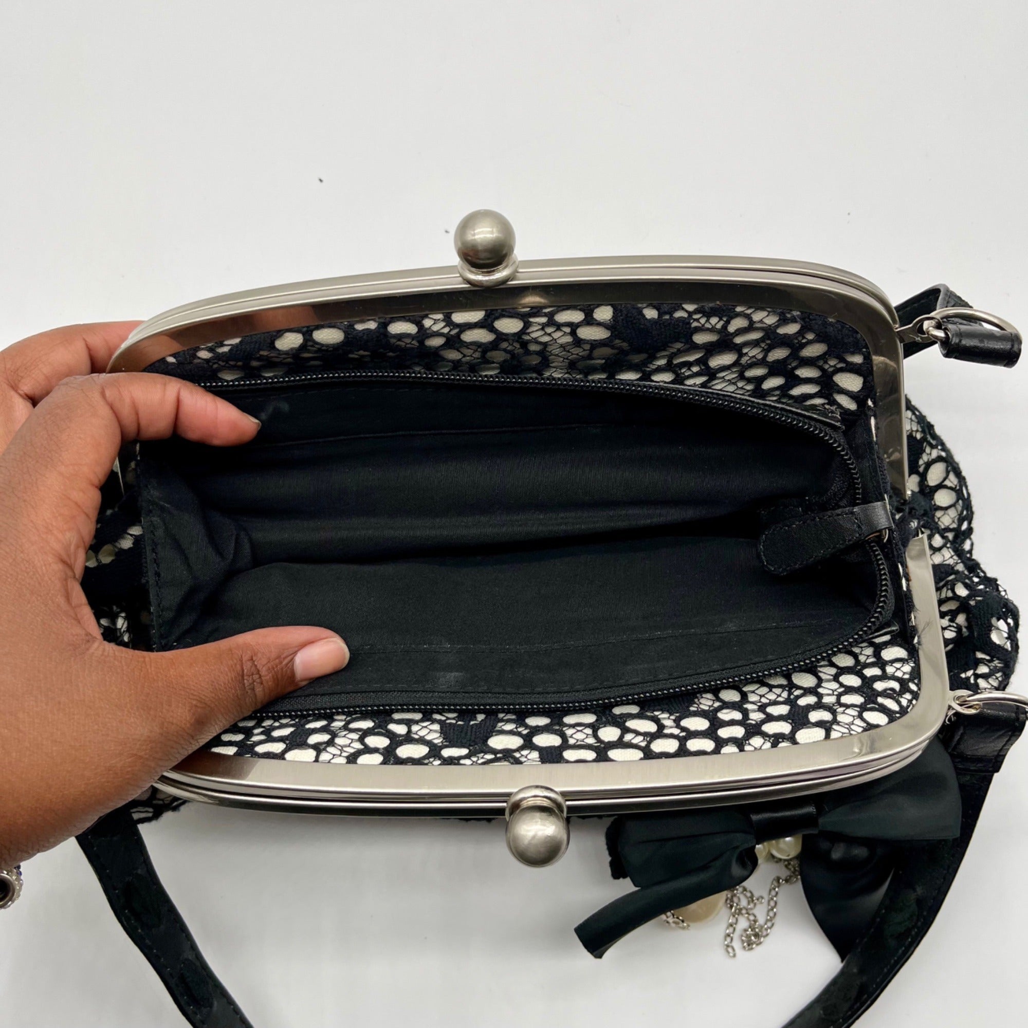 Nicole Lee Black &amp; White Lace Kiss-Lock Clutch Purse