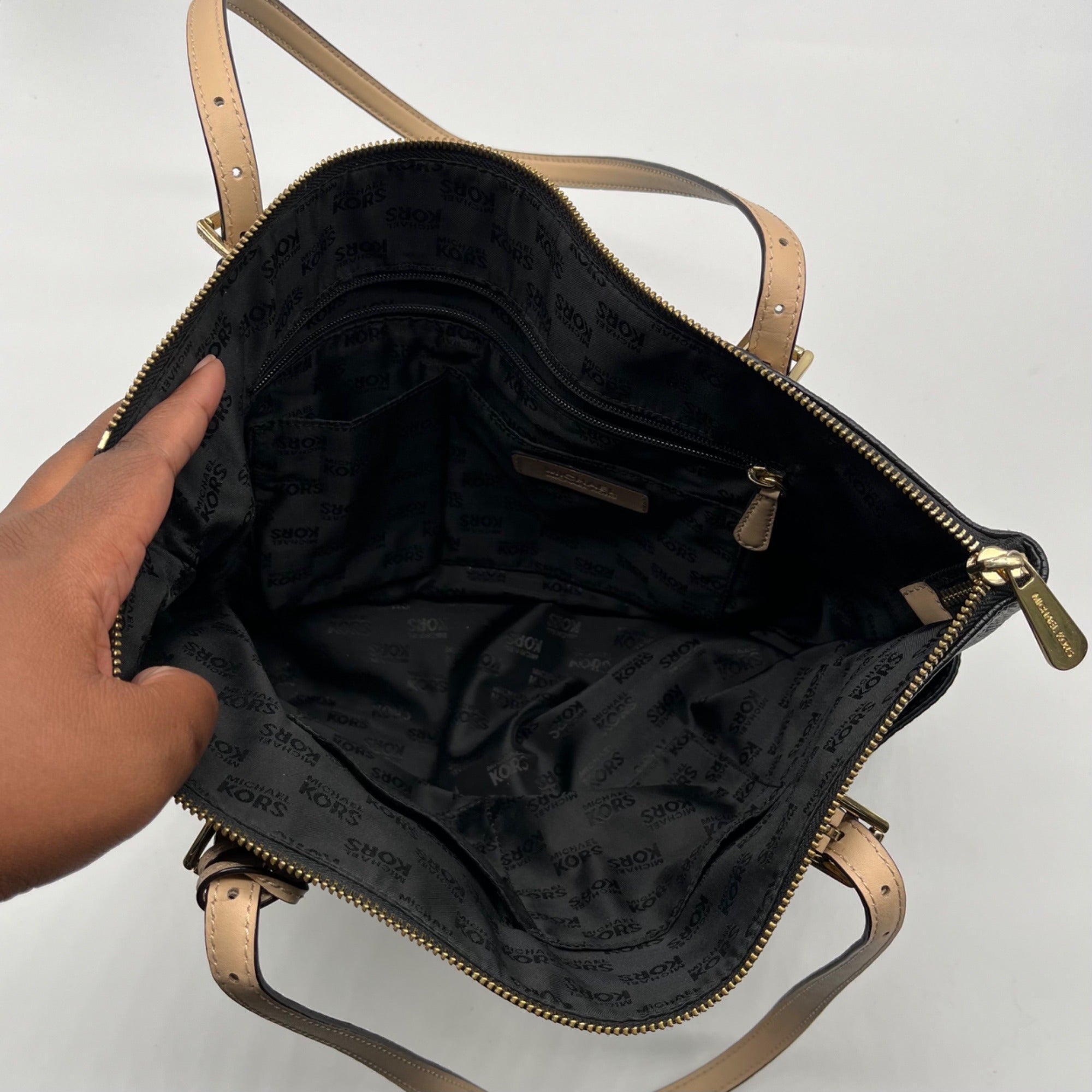 Michael Kors Black Leather Jet Set Shoulder Bag