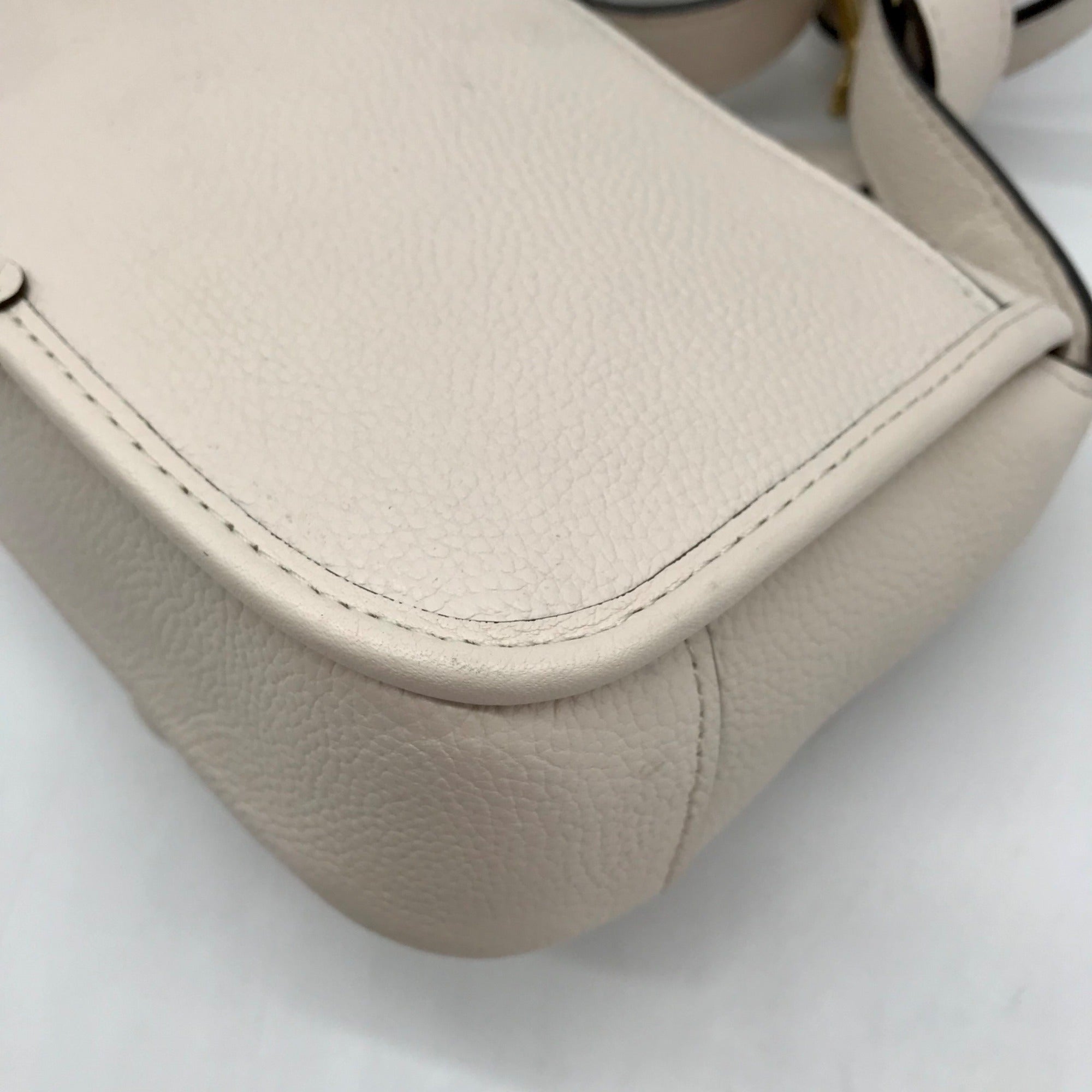 Coach White Pebbled Leather Tabby Messenger 19 Crossbody CJ846