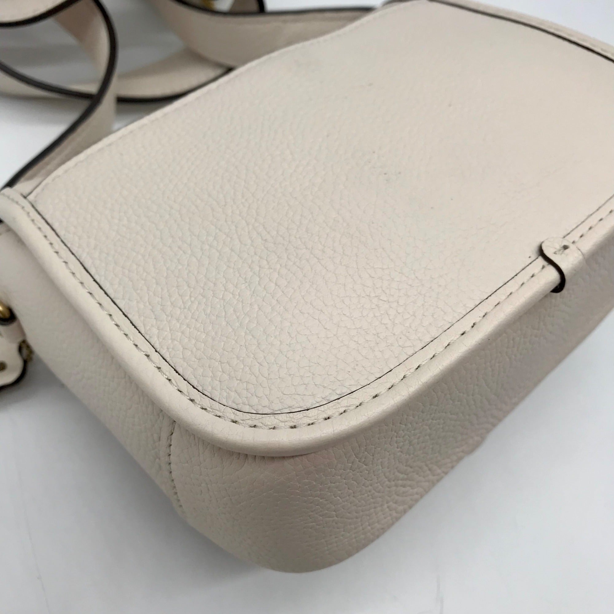 Coach White Pebbled Leather Tabby Messenger 19 Crossbody CJ846