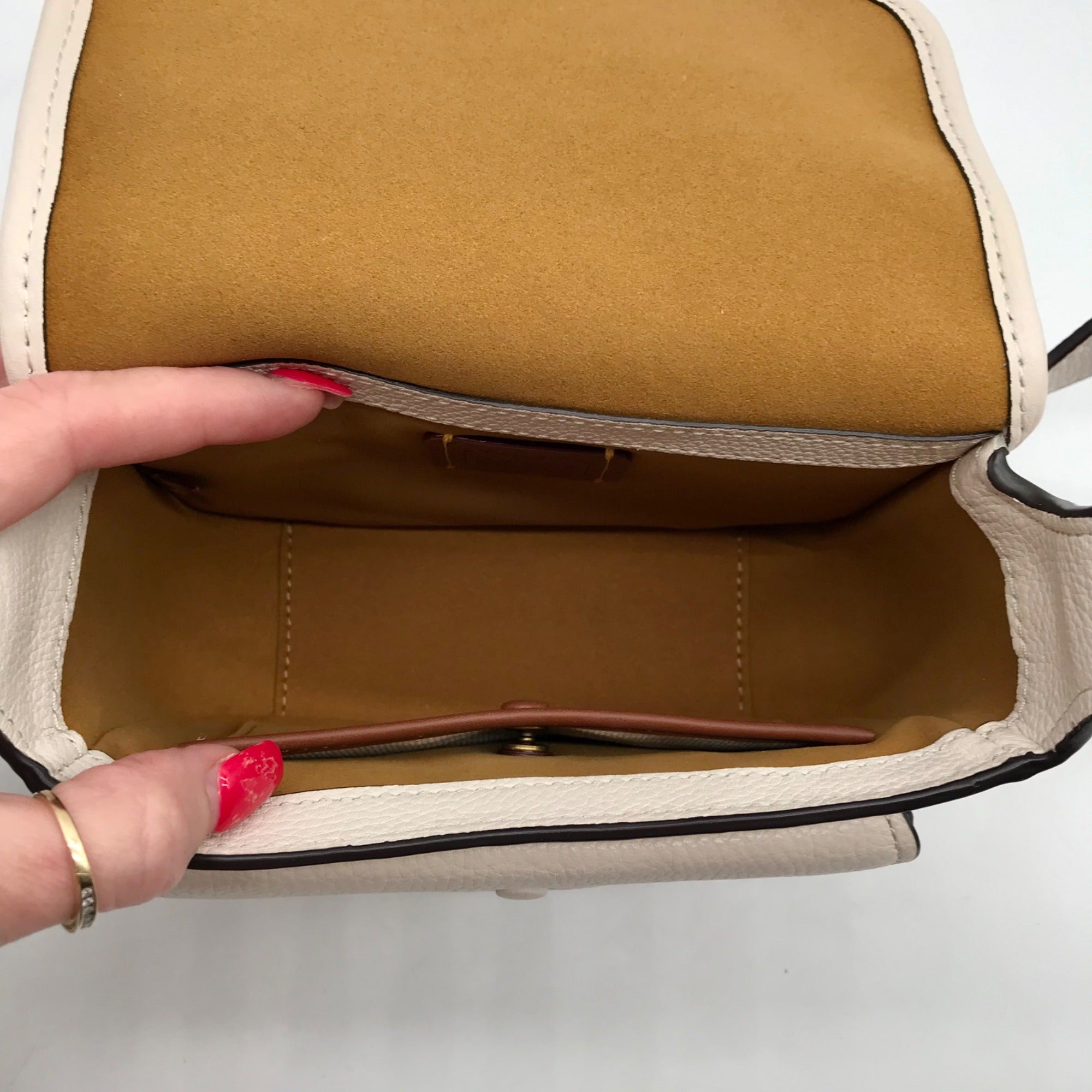 Coach White Pebbled Leather Tabby Messenger 19 Crossbody CJ846