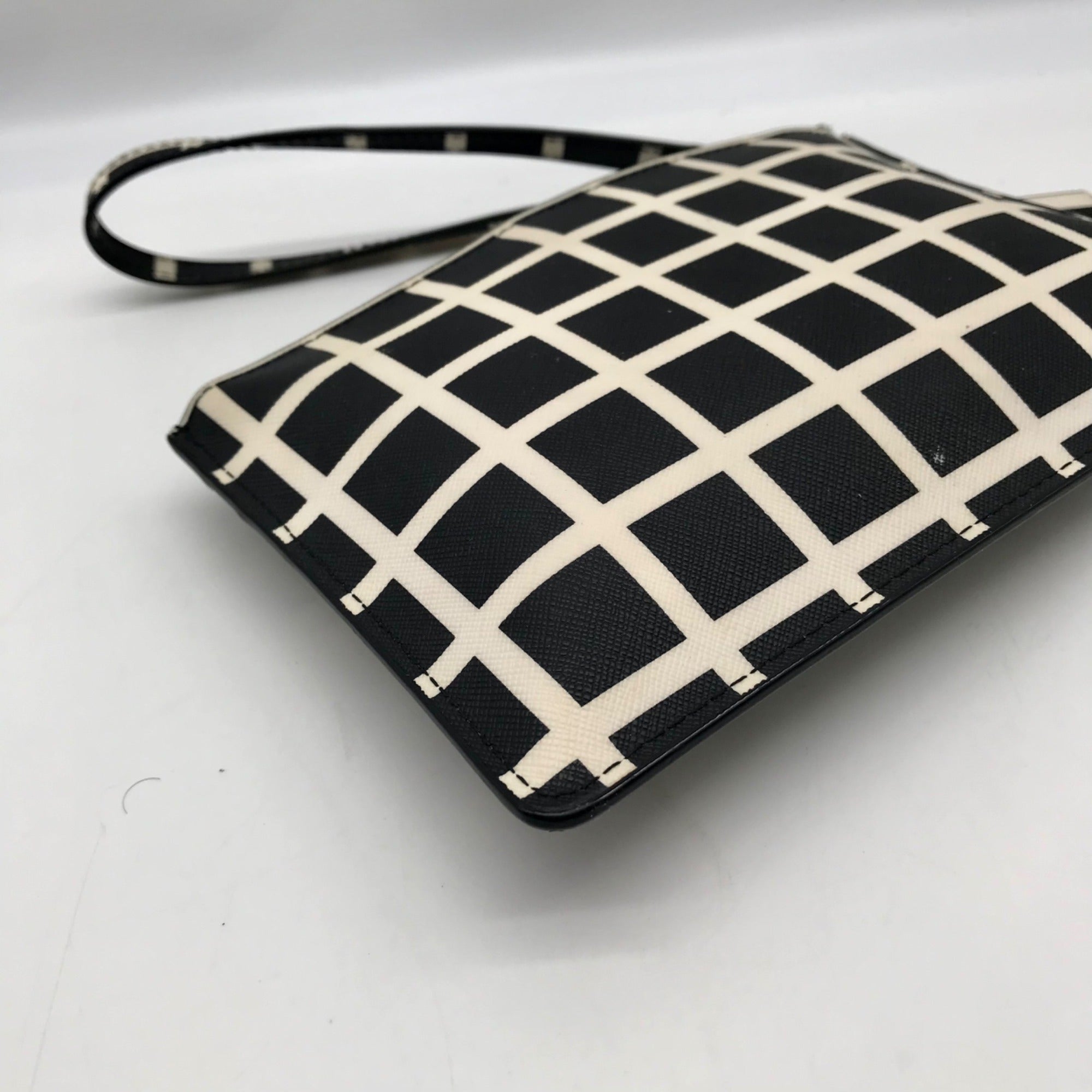 Kate Spade Black And Off-White Leather Laurel Way Tinie Wristlet