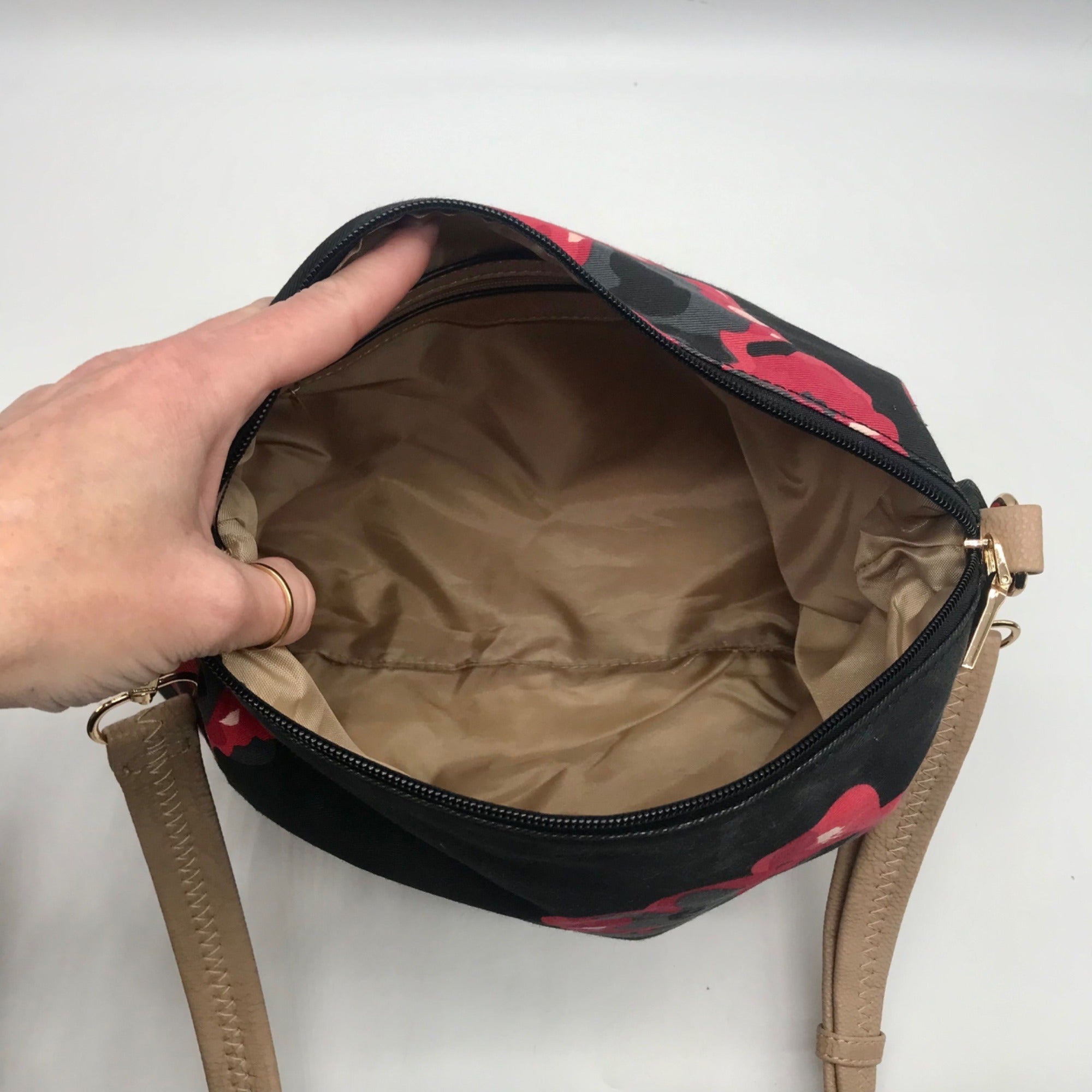 Black Rivet Floral Fabric/Faux Leather Shoulder Bag Tote