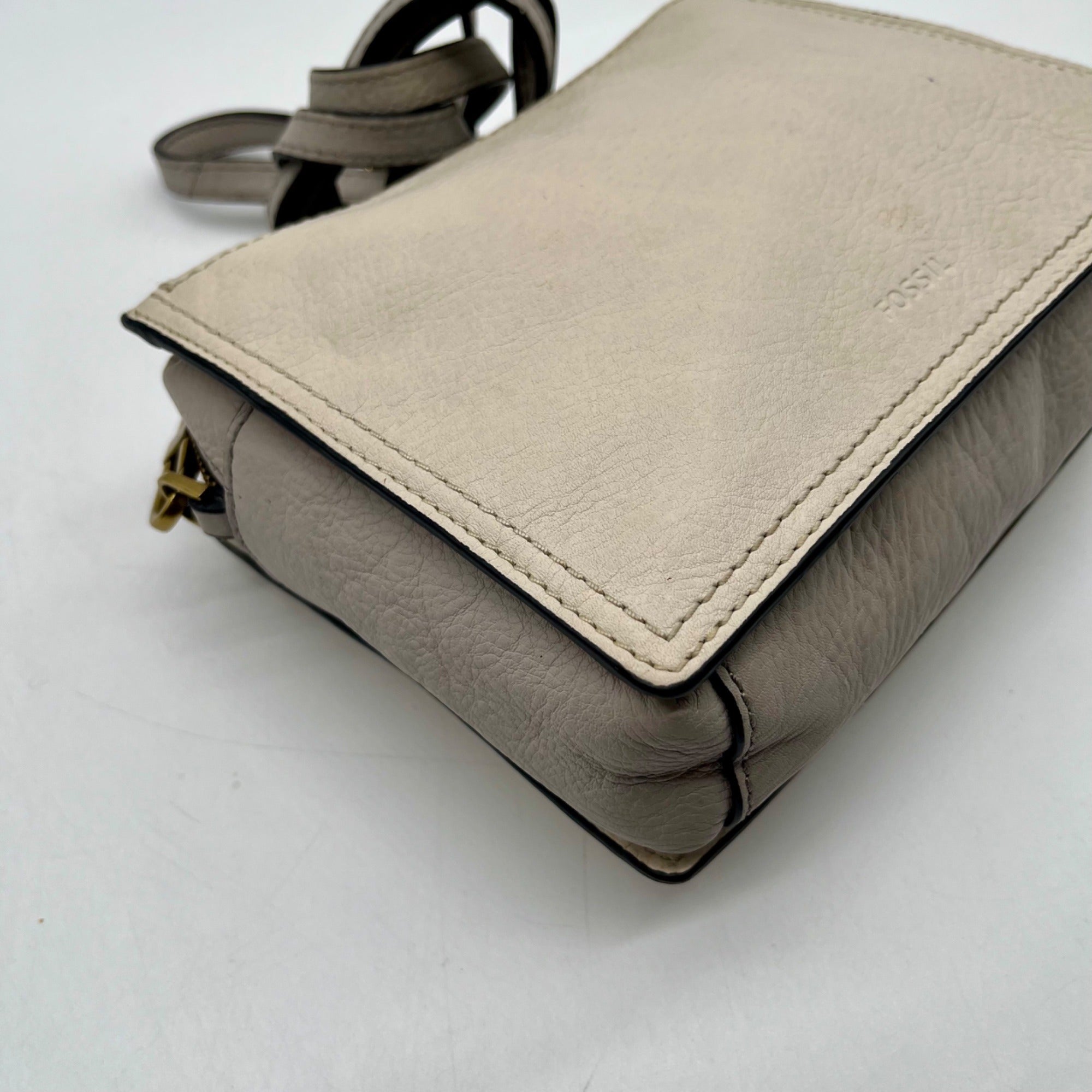 Fossil Cream Pebbled Leather Adjustable Crossbody Bag