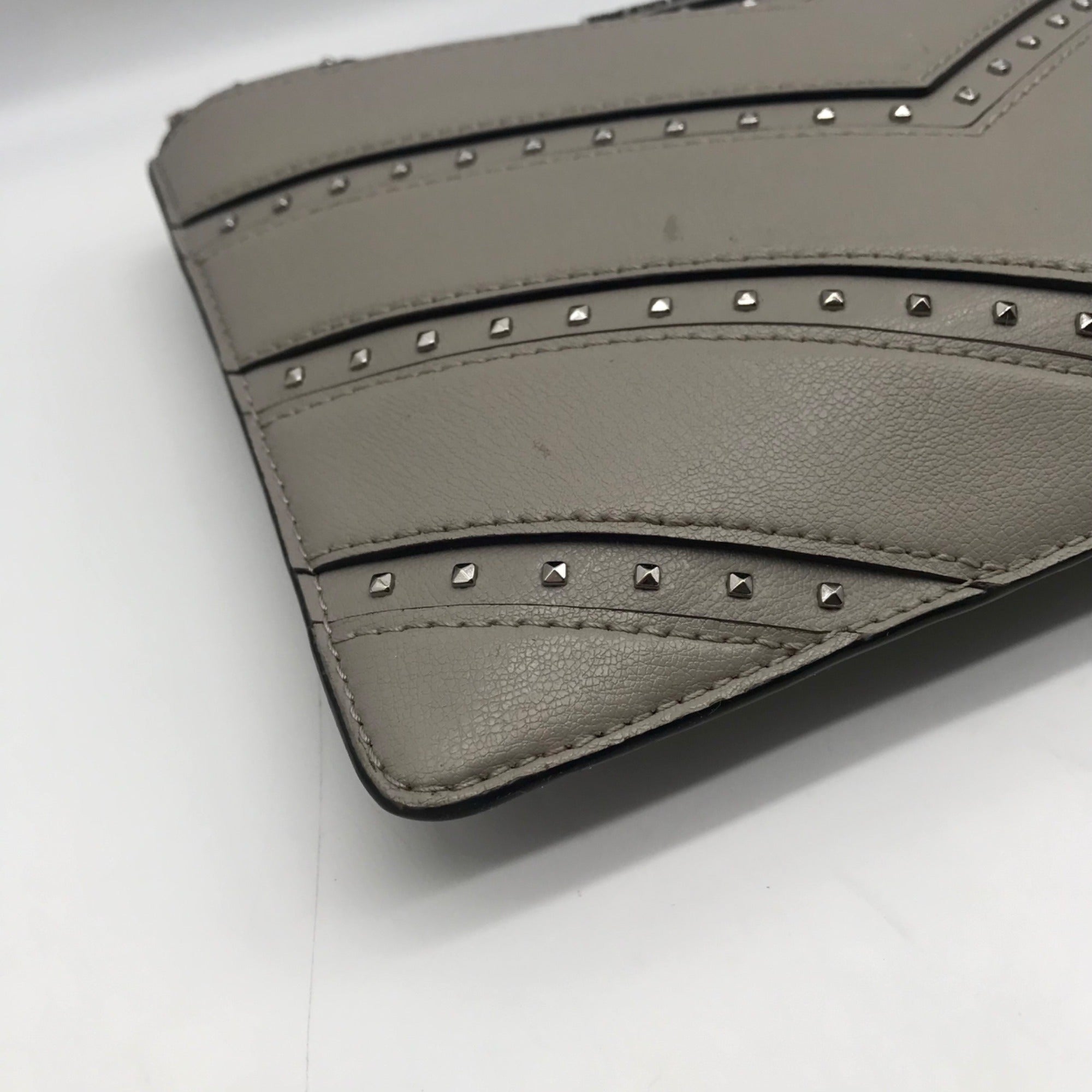 Michael Kors Pearl Grey Cheveron Ellius XL Leather Wristlet
