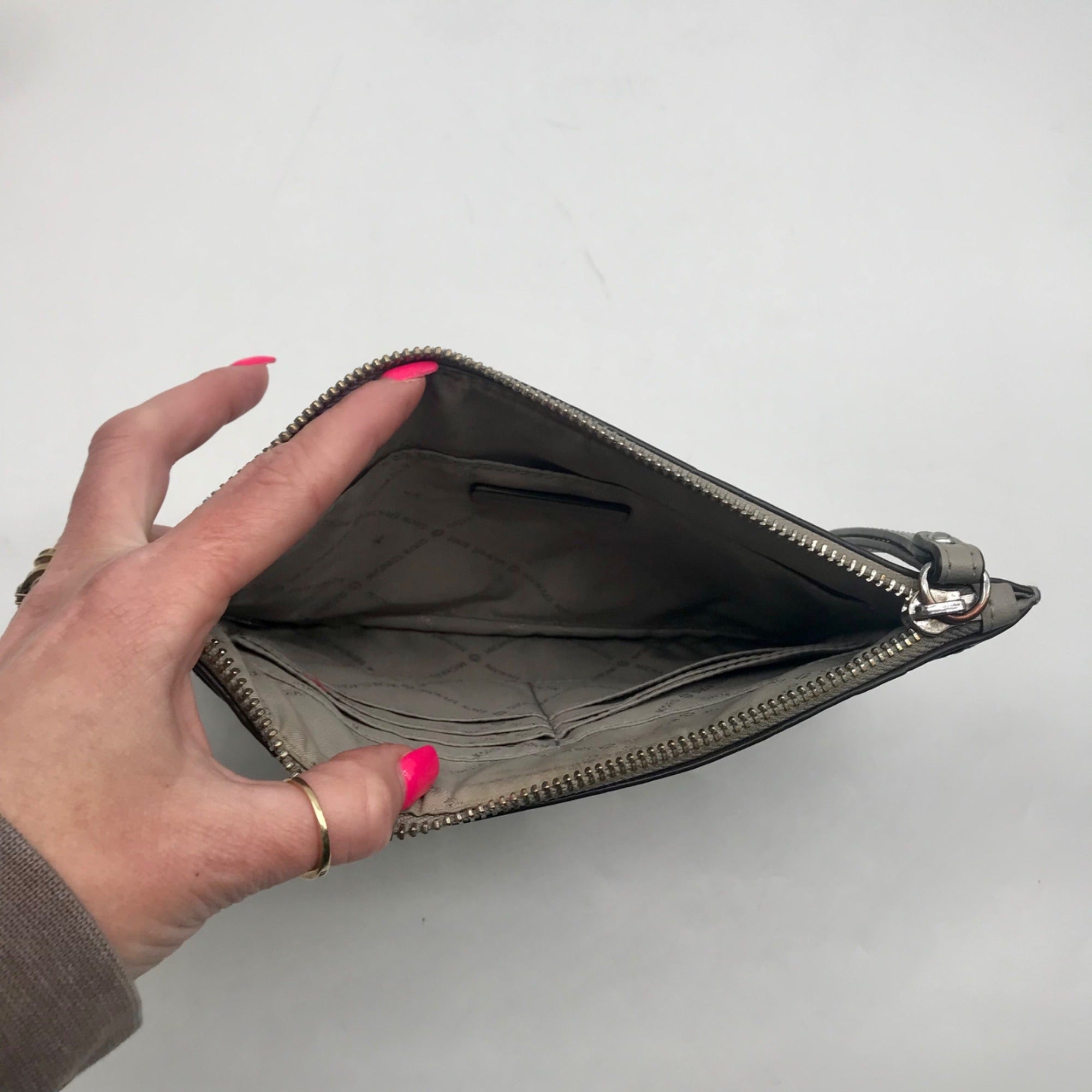 Michael Kors Pearl Grey Cheveron Ellius XL Leather Wristlet