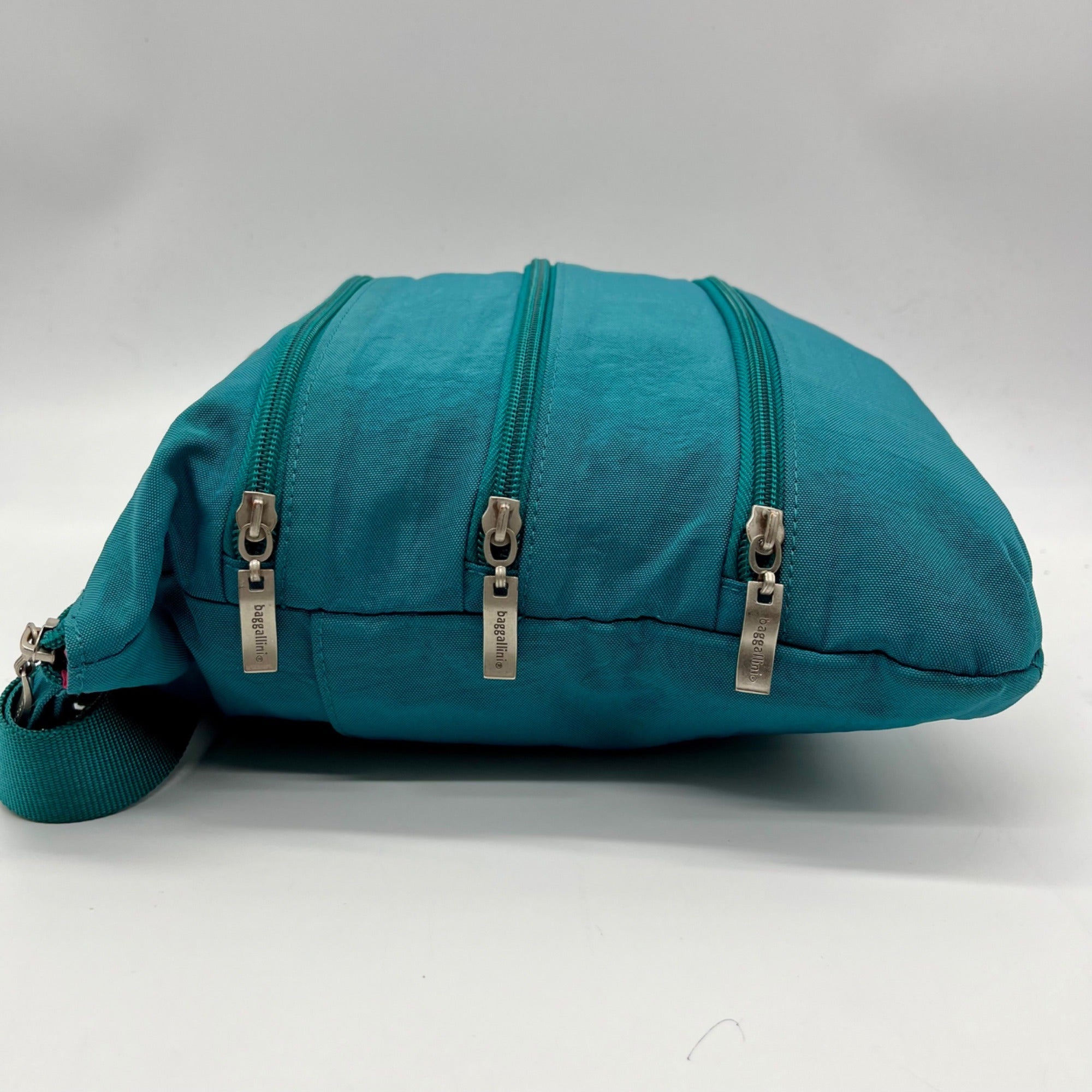 Baggallini Blue Nylon Big Zipper Crossbody Bag