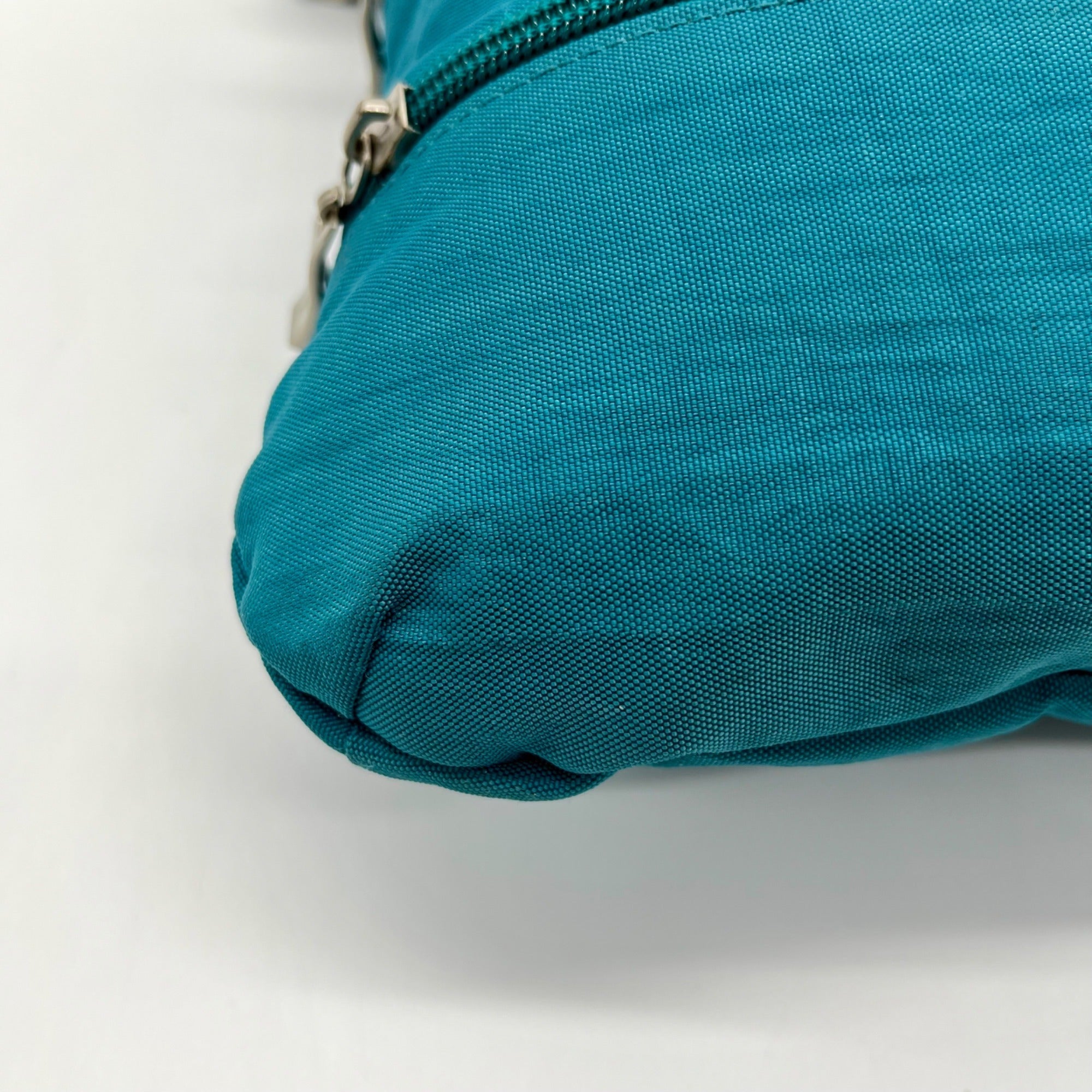 Baggallini Blue Nylon Big Zipper Crossbody Bag